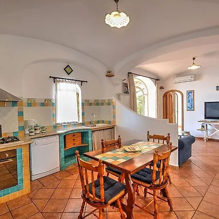 Sleeps 6 Air Con Wifi Apartment *